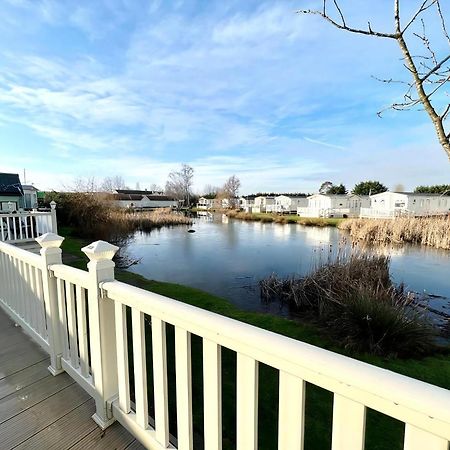 Stunning Caravan With Full Lake View At Southview Holiday Park Ref 33004Ml Скегнесс Екстер'єр фото