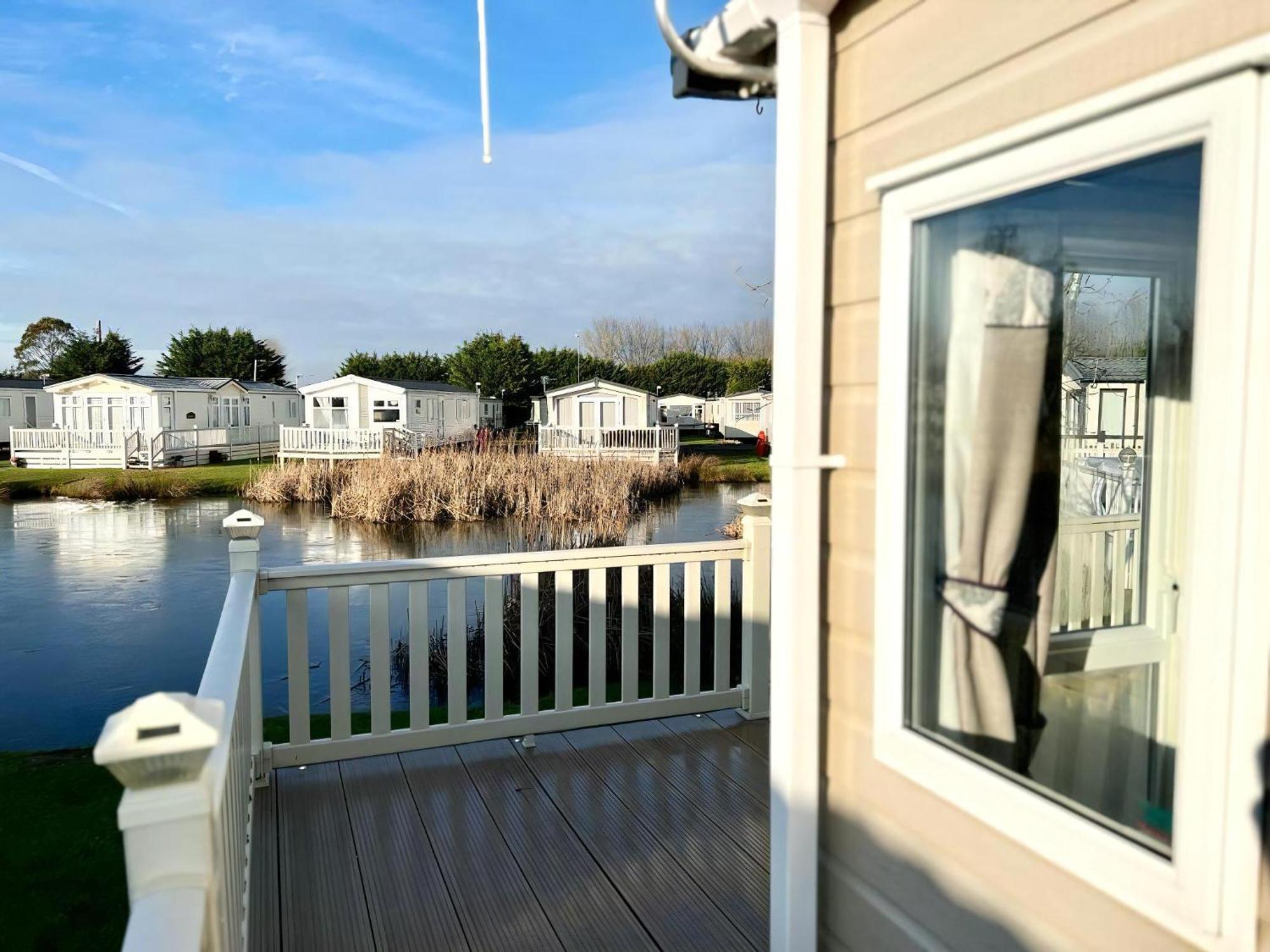 Stunning Caravan With Full Lake View At Southview Holiday Park Ref 33004Ml Скегнесс Екстер'єр фото